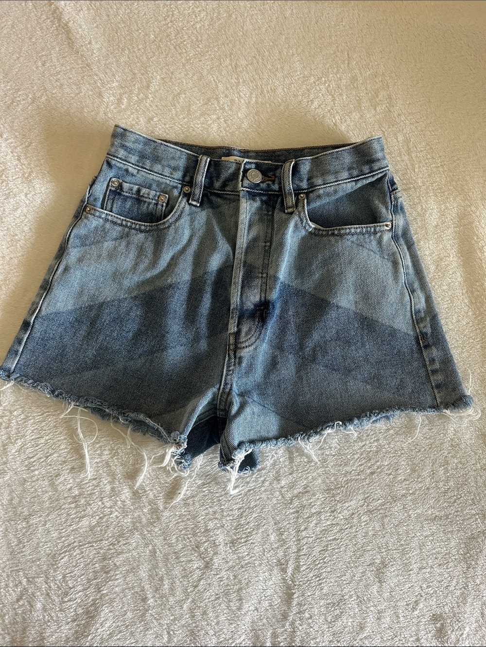 PacSun Two-Tone High-Rise Frayed Hem Denim Shorts - Blue